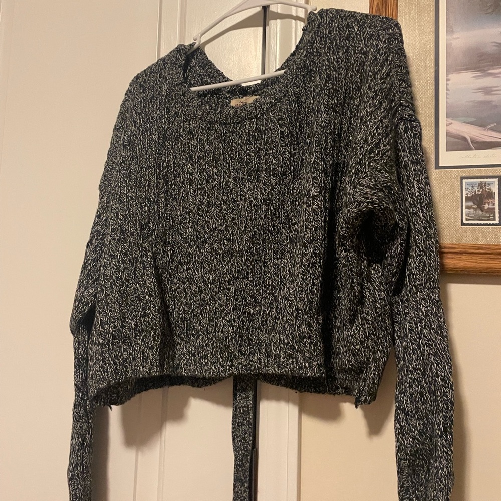 Hollister sweater